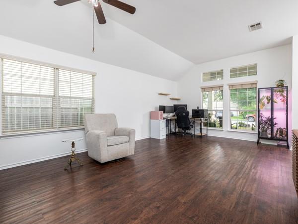 536 W Metcalfe St, Hutto, TX 78634