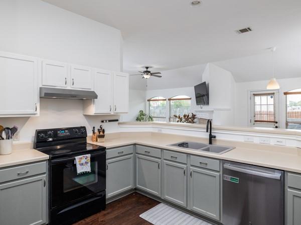 536 W Metcalfe St, Hutto, TX 78634