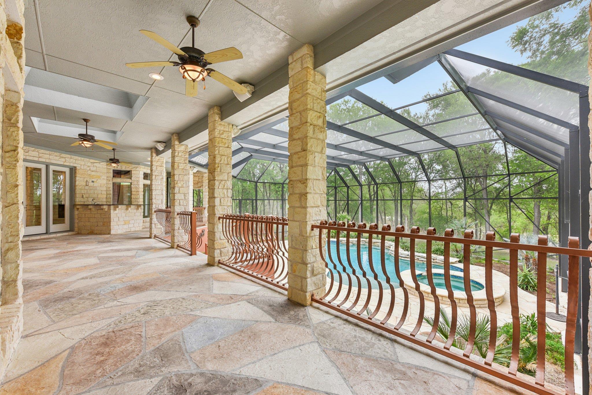 142 Llano Ct, Cedar Creek, TX 78612