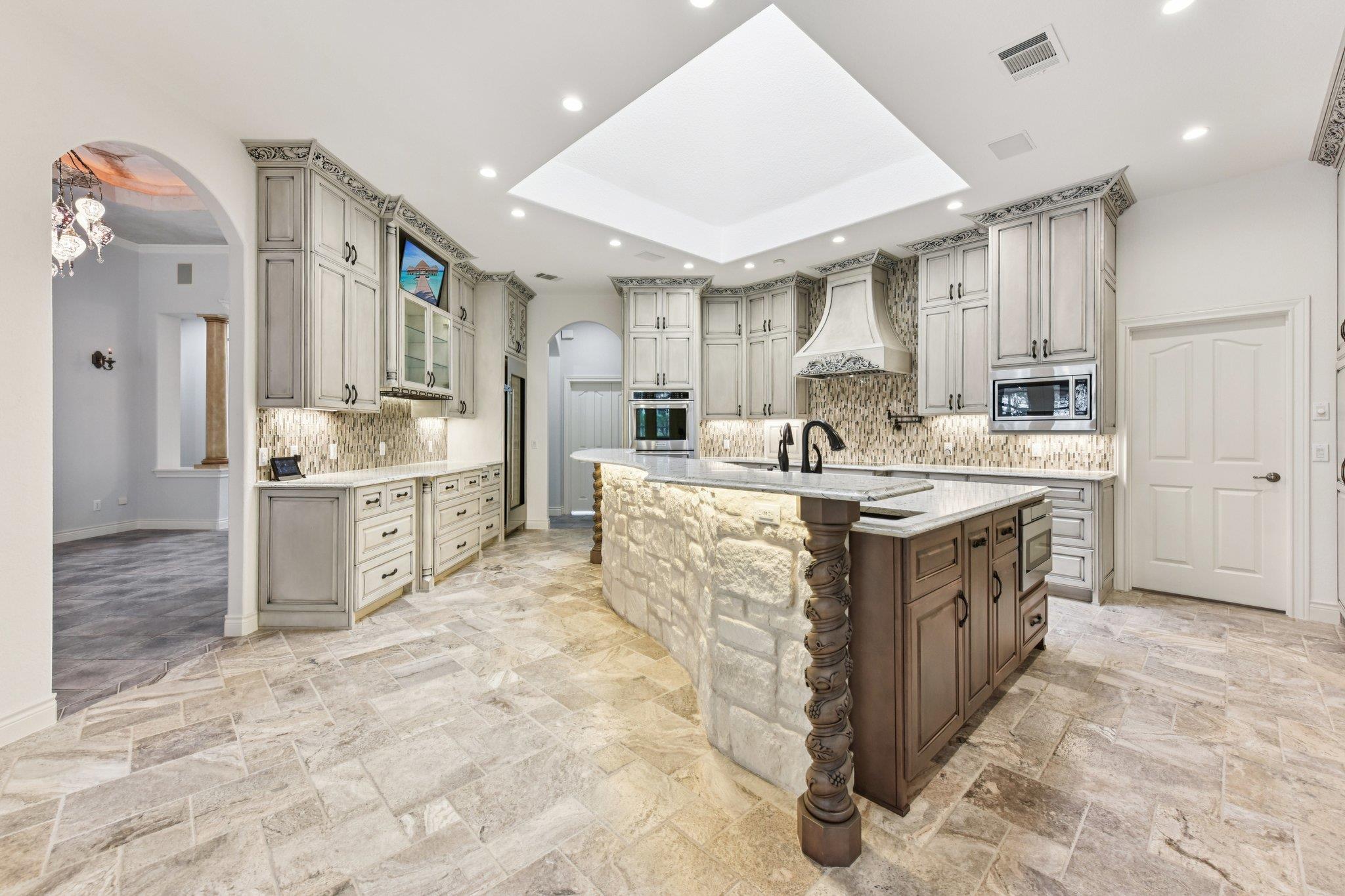 142 Llano Ct, Cedar Creek, TX 78612