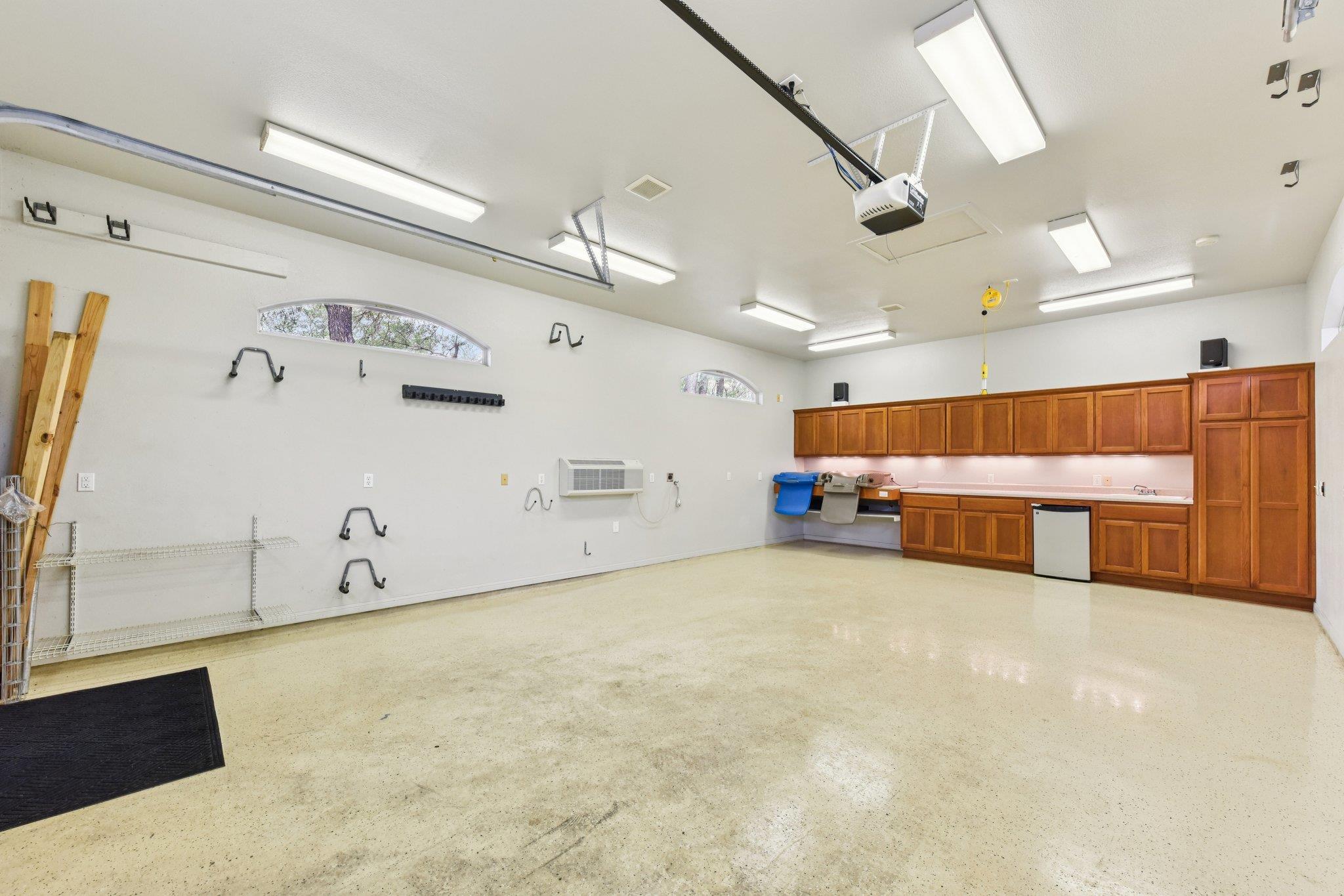 142 Llano Ct, Cedar Creek, TX 78612