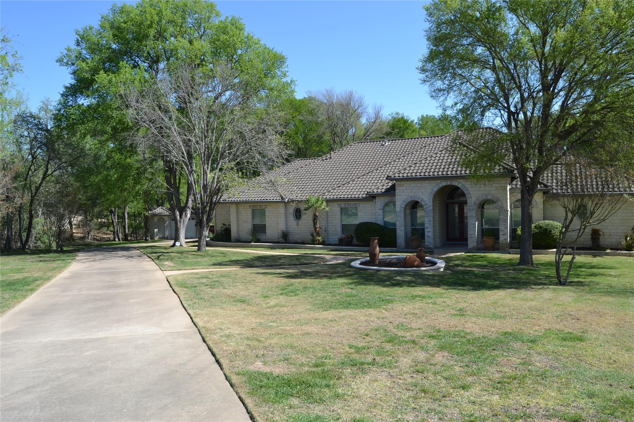 142 Llano Ct, Cedar Creek, TX 78612