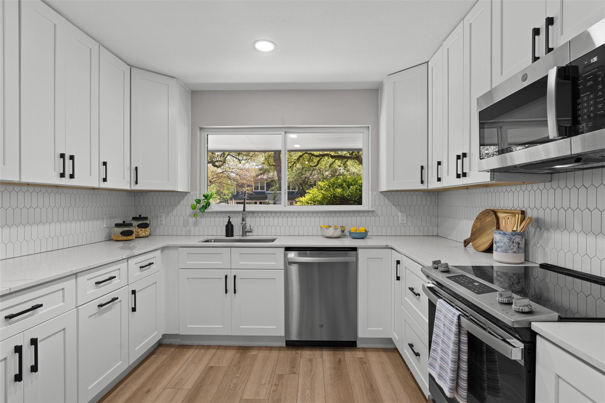 10016 Hidden Meadow Dr, Austin, TX 78750