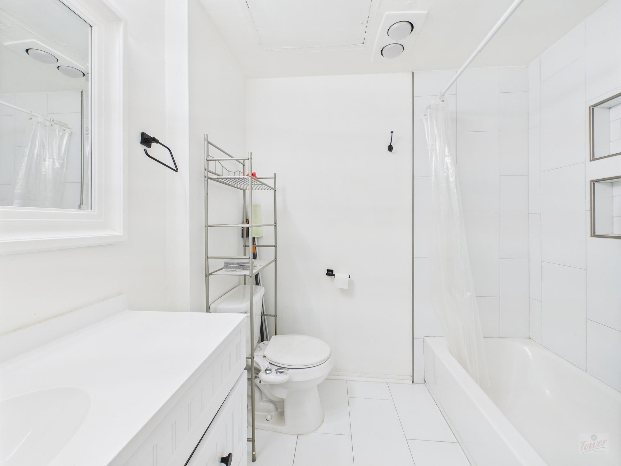 806 W 24th St # 114, Austin, TX 78705