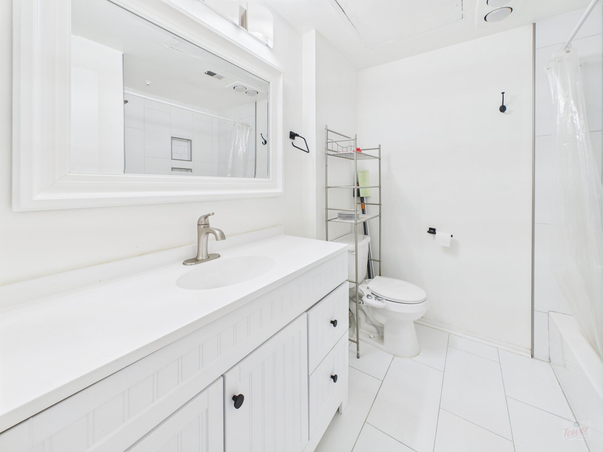 806 W 24th St # 114, Austin, TX 78705