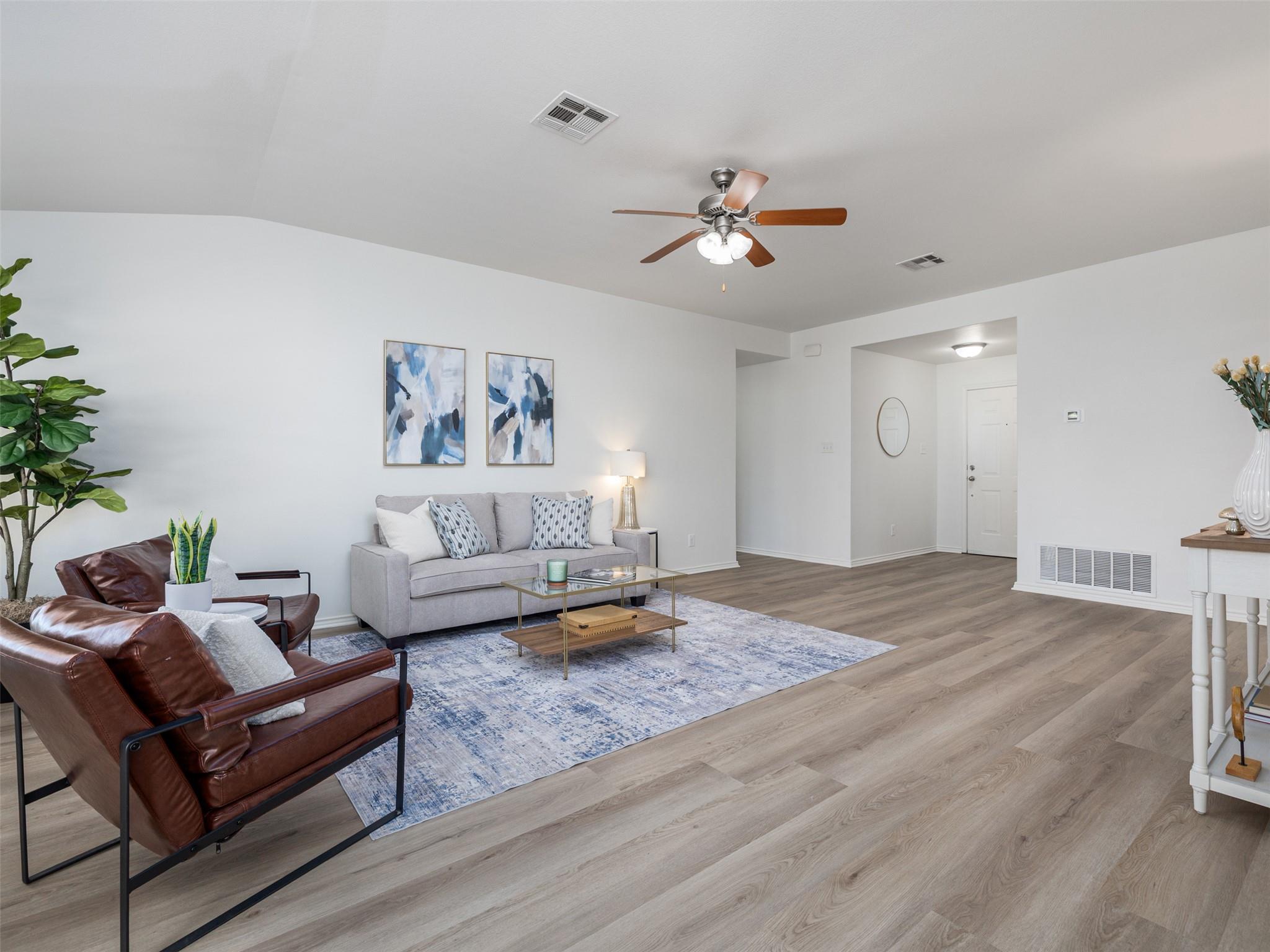 133 Lignite Dr, Jarrell, TX 76537