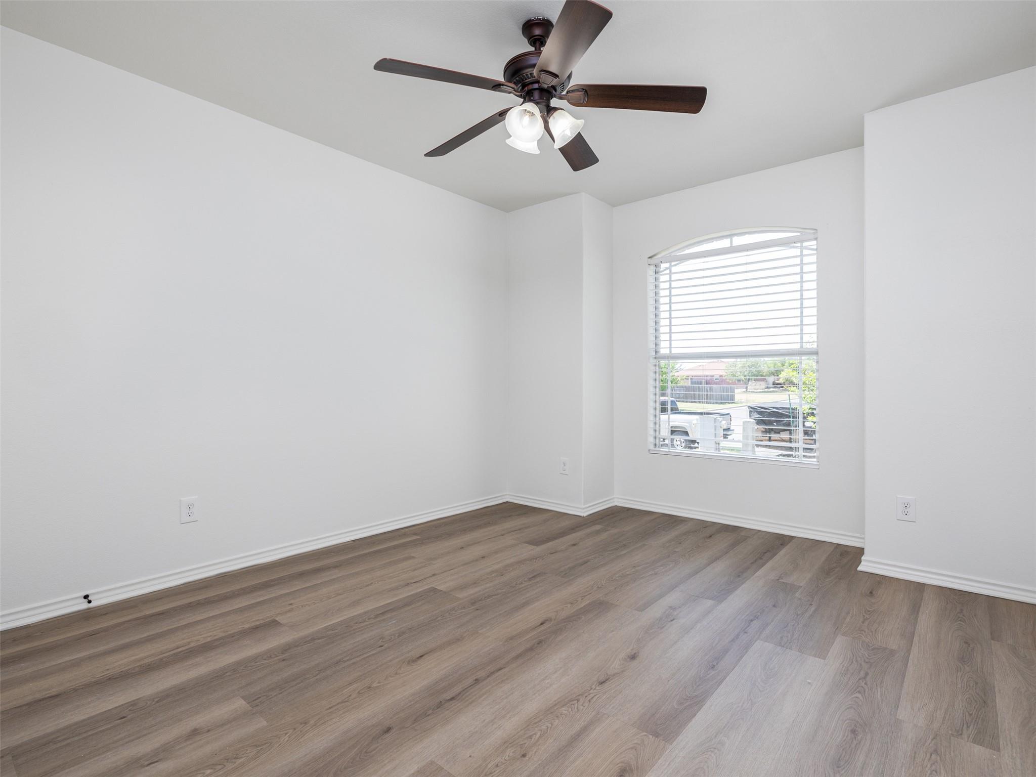 133 Lignite Dr, Jarrell, TX 76537