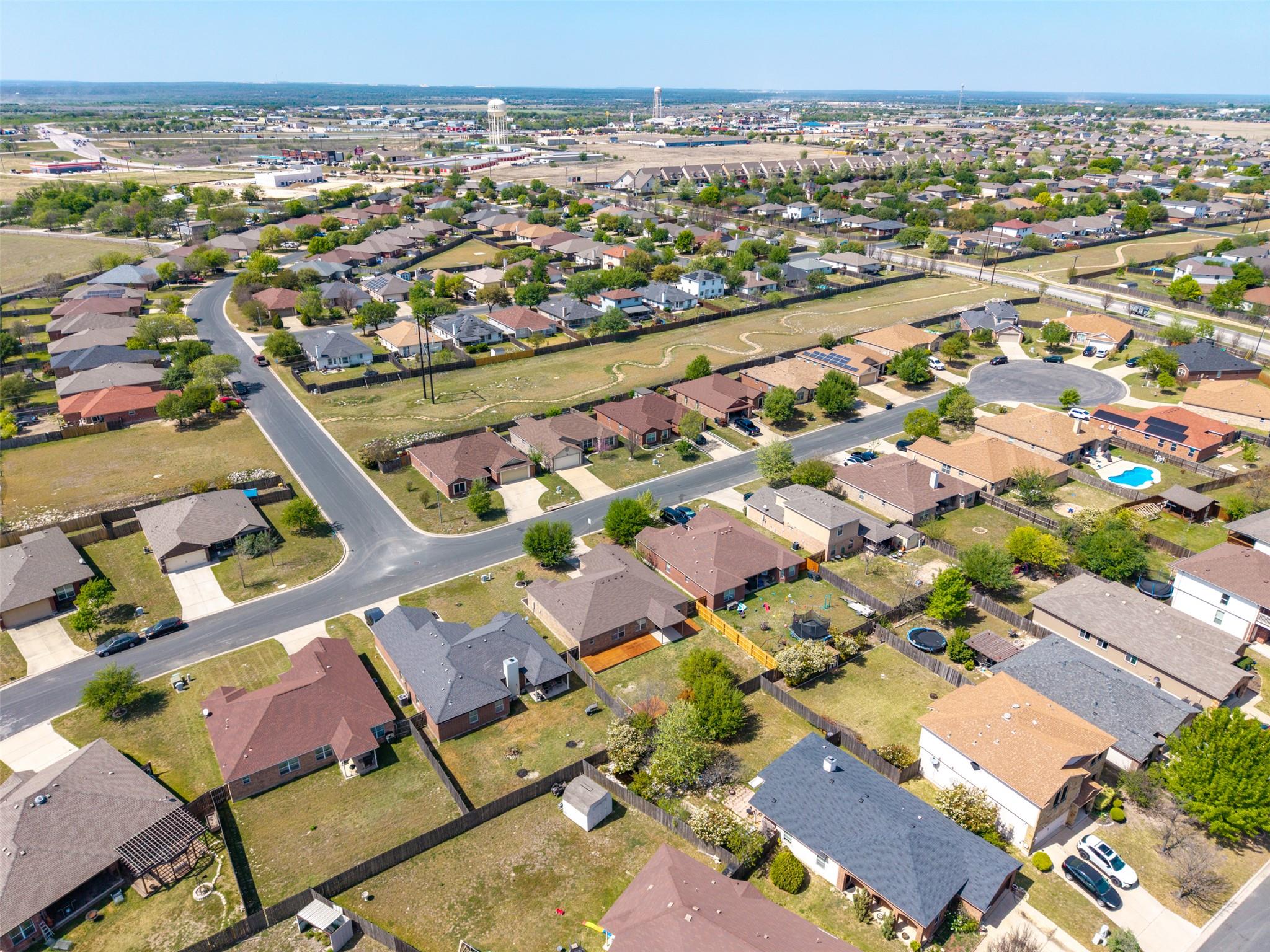 133 Lignite Dr, Jarrell, TX 76537