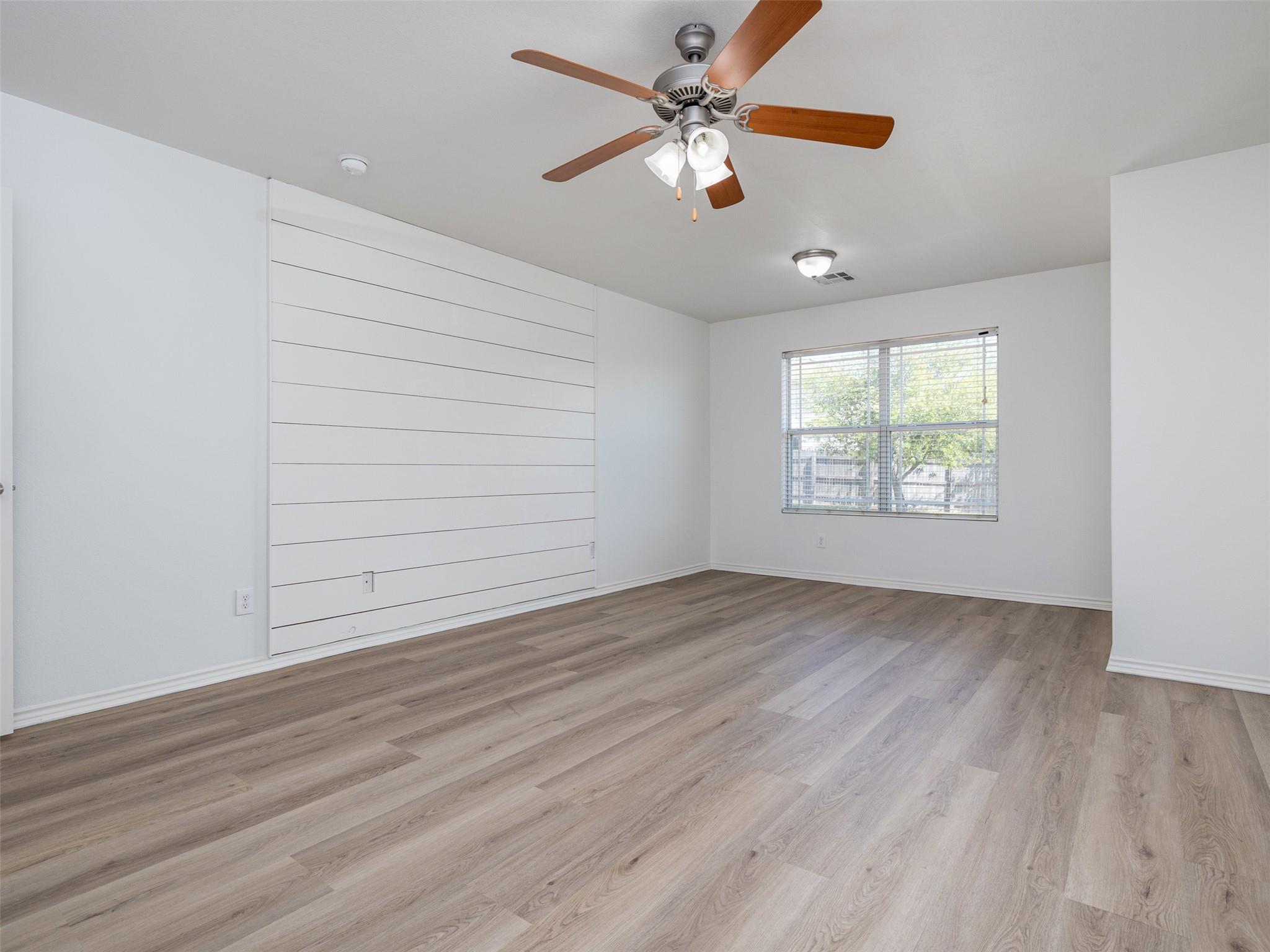 133 Lignite Dr, Jarrell, TX 76537