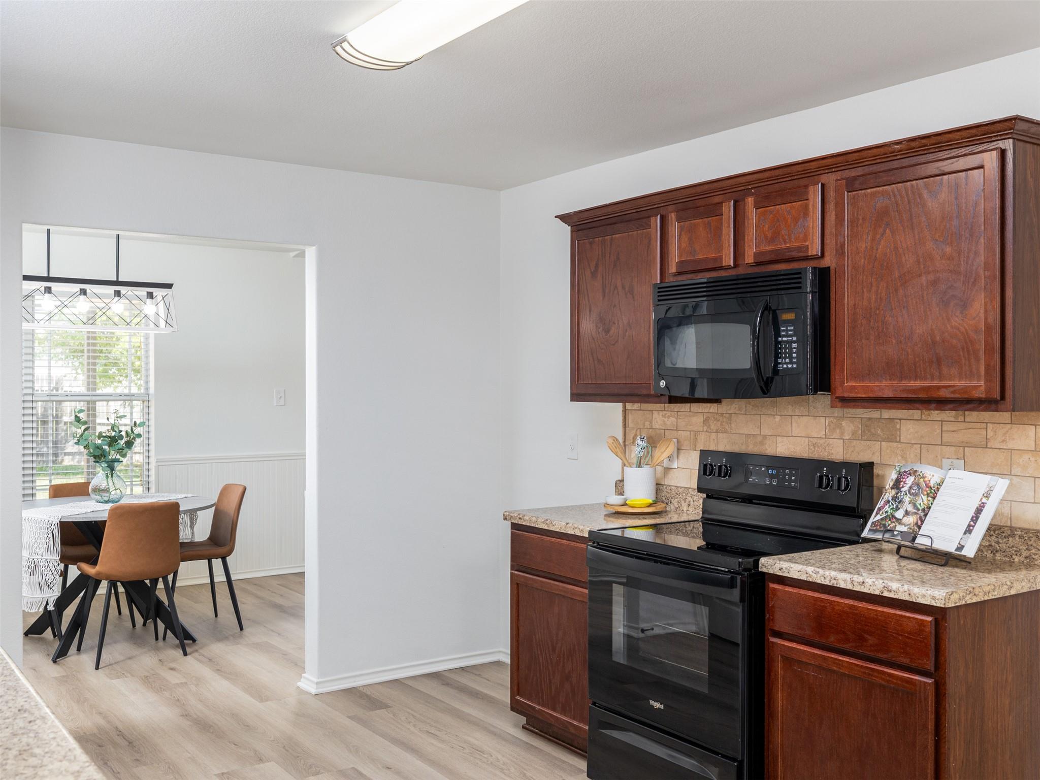 133 Lignite Dr, Jarrell, TX 76537