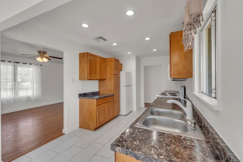 1309 Sloan St, Taylor, TX 76574