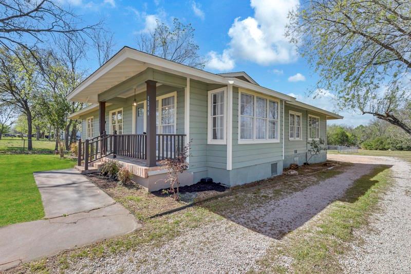 1309 Sloan St, Taylor, TX 76574