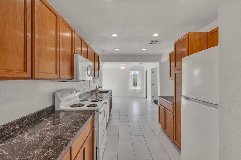 1309 Sloan St, Taylor, TX 76574