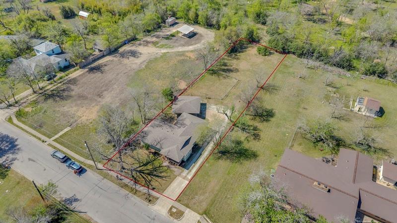 1309 Sloan St, Taylor, TX 76574