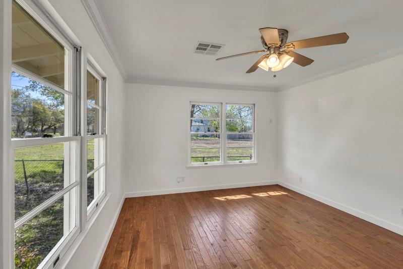 1309 Sloan St, Taylor, TX 76574