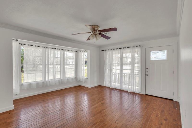 1309 Sloan St, Taylor, TX 76574