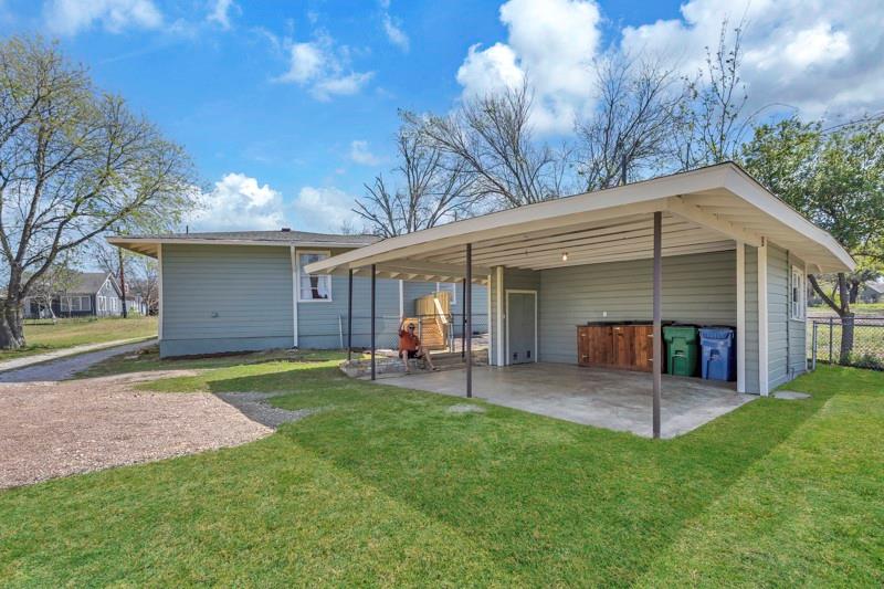 1309 Sloan St, Taylor, TX 76574