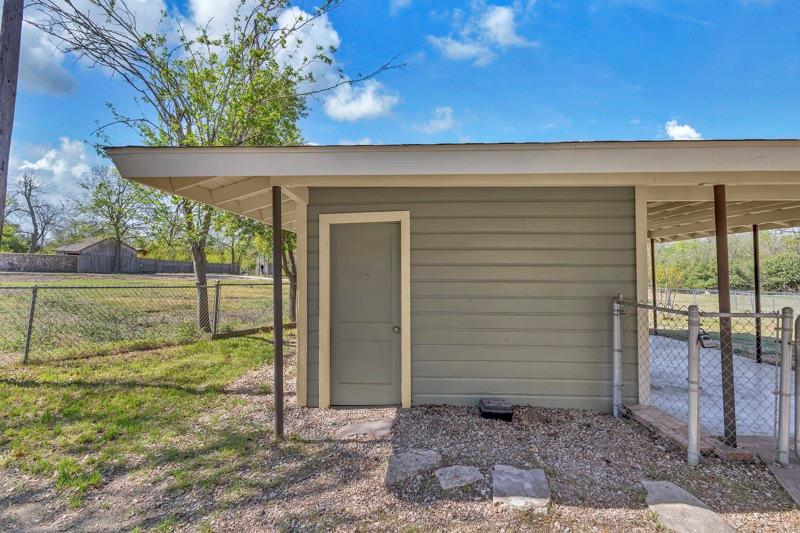 1309 Sloan St, Taylor, TX 76574