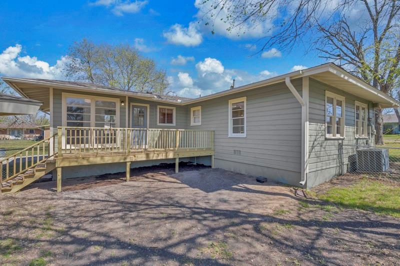 1309 Sloan St, Taylor, TX 76574