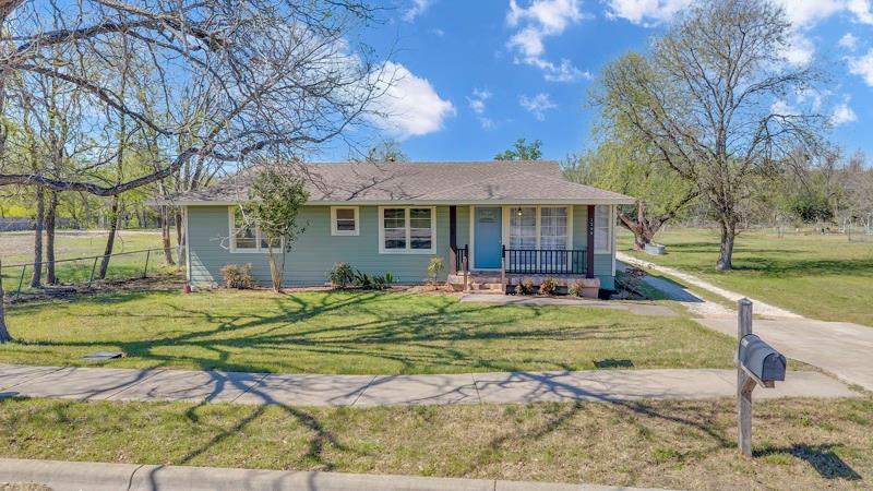 1309 Sloan St, Taylor, TX 76574