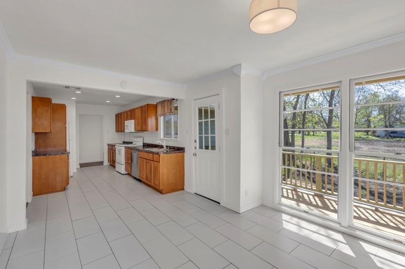 1309 Sloan St, Taylor, TX 76574