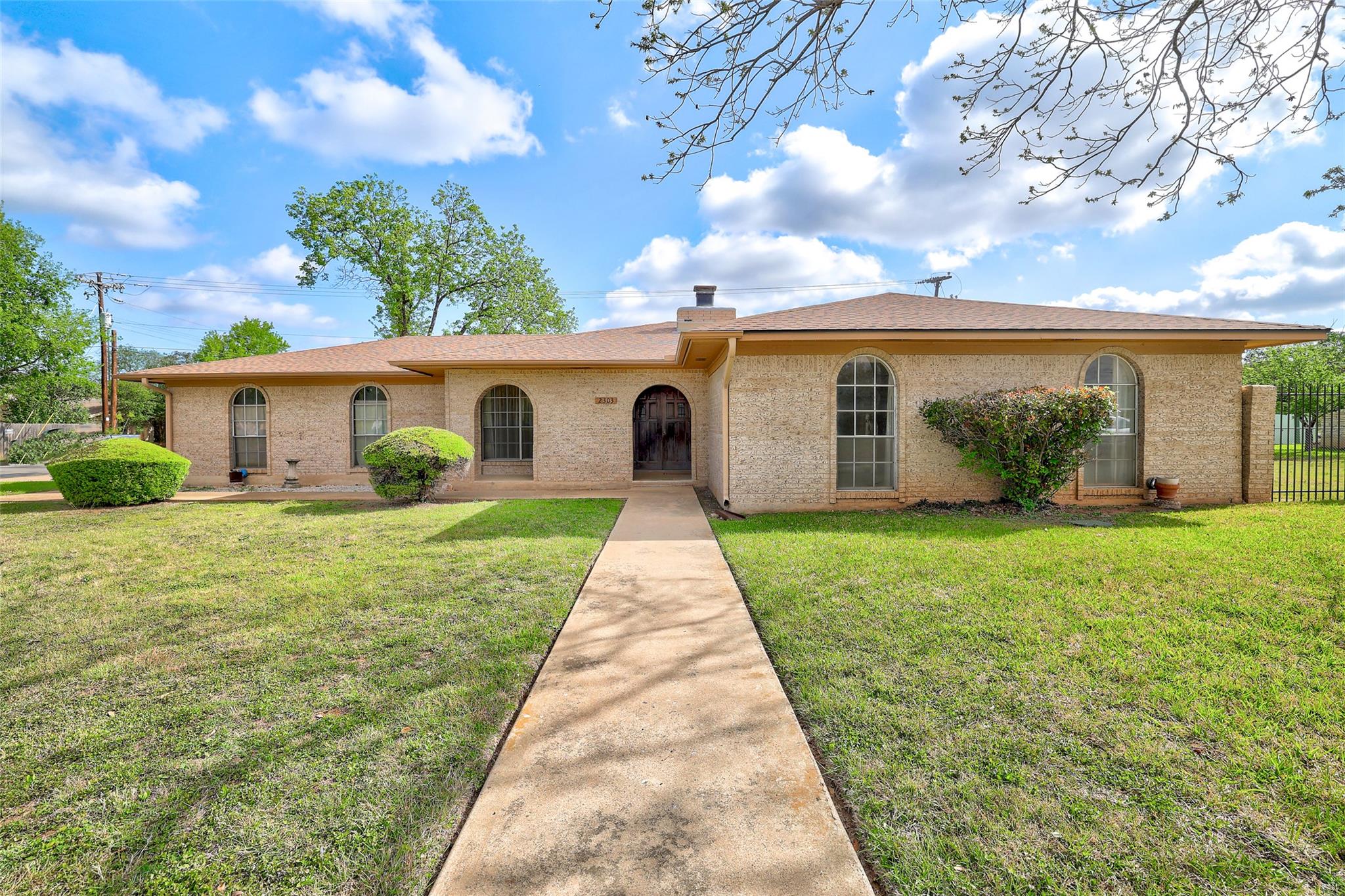 2303 Dawn Dr, Georgetown, TX 78628