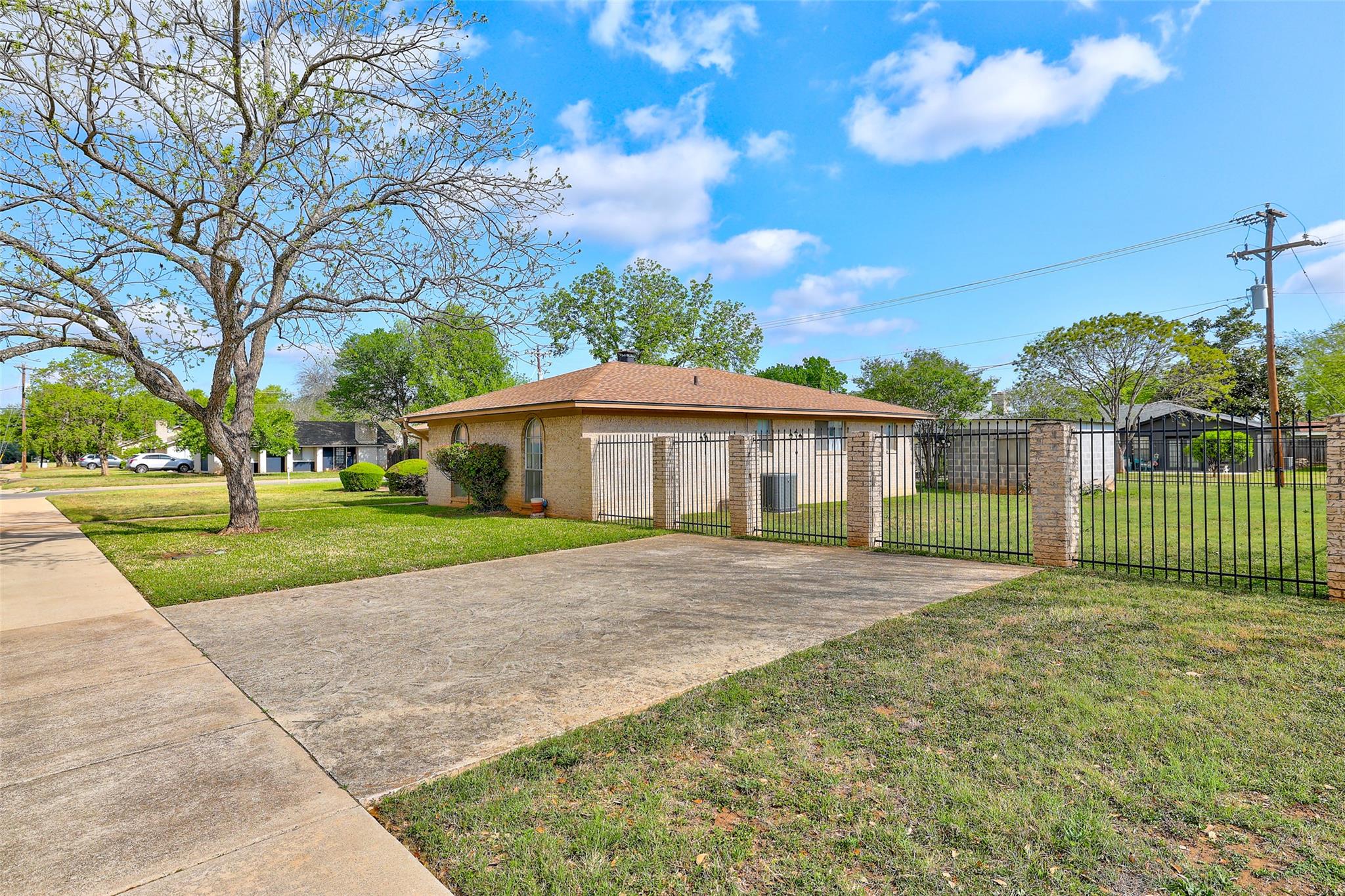 2303 Dawn Dr, Georgetown, TX 78628