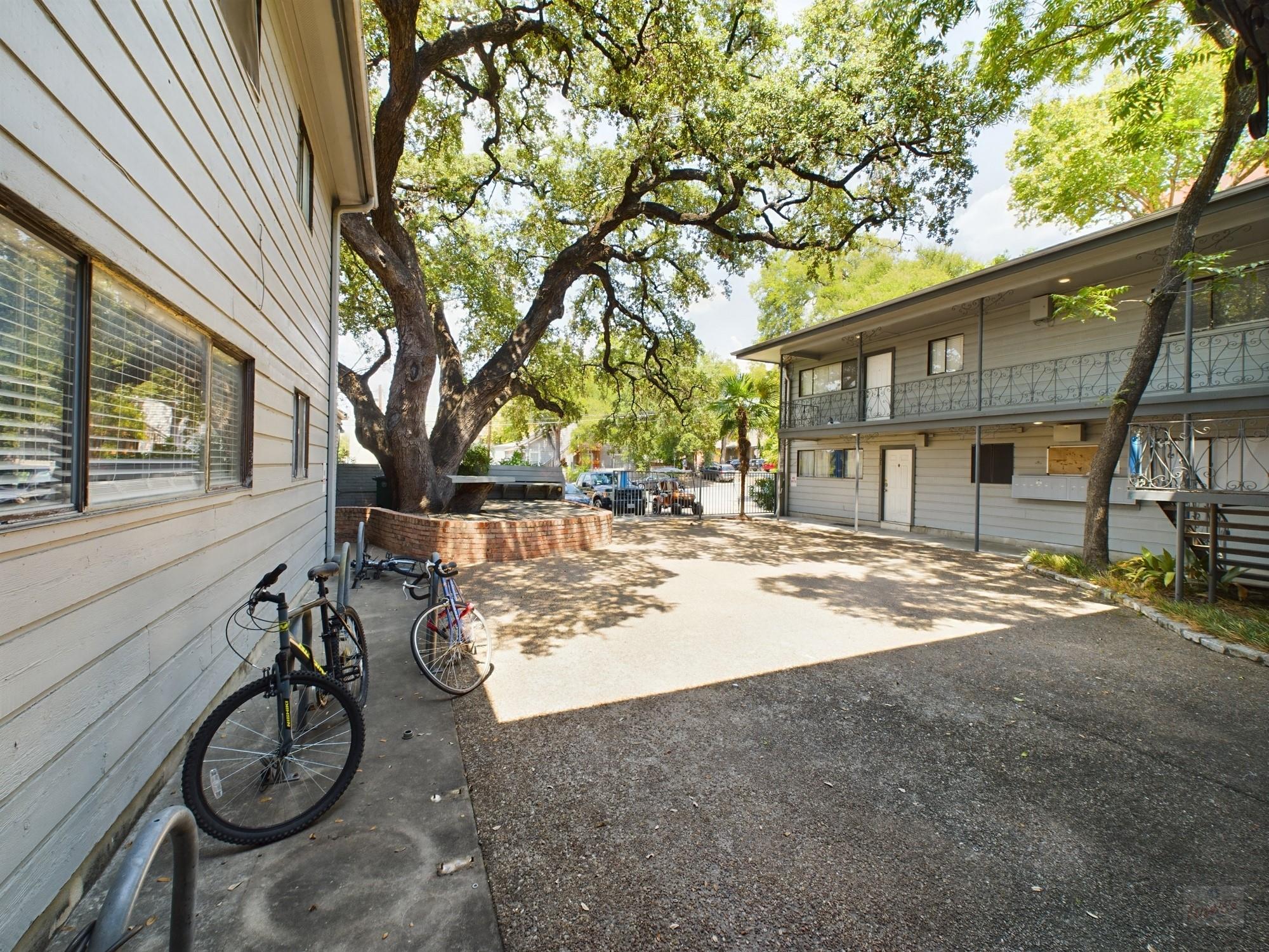 803 W 28th St # 206, Austin, TX 78705
