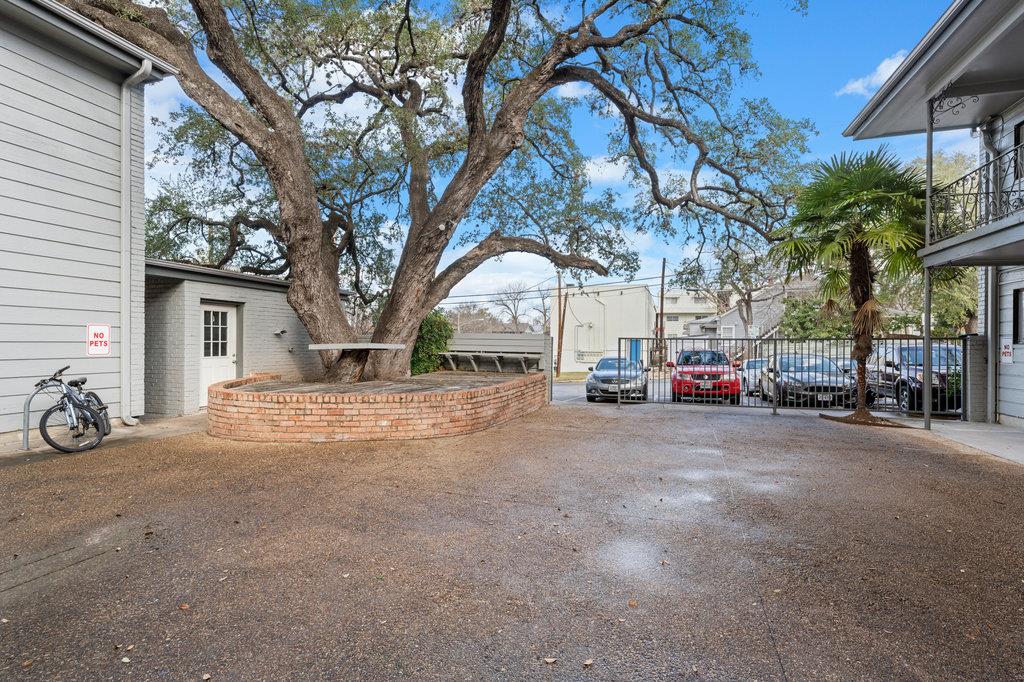 803 W 28th St # 206, Austin, TX 78705