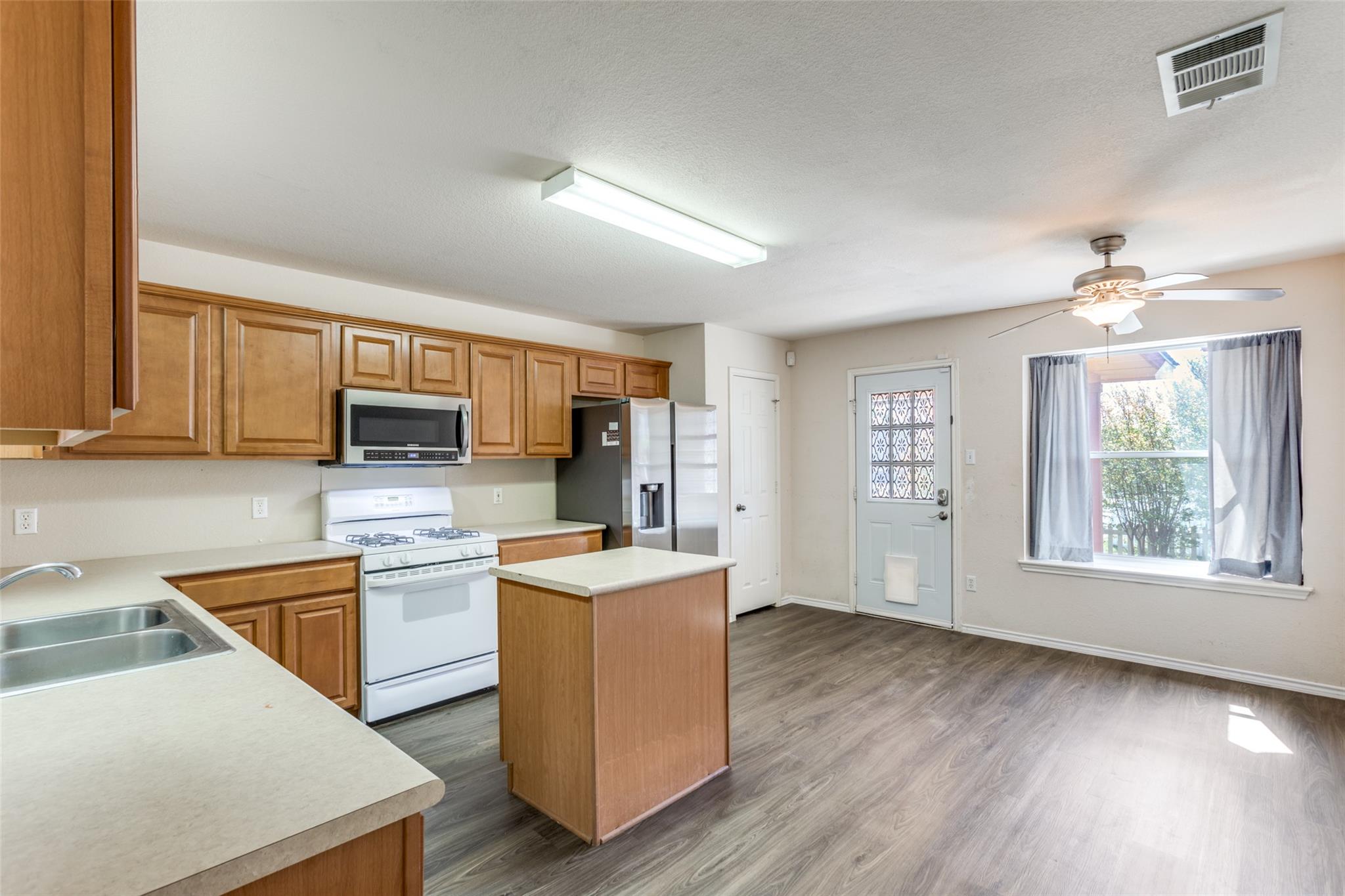 5043 Hartson, Kyle, TX 78640