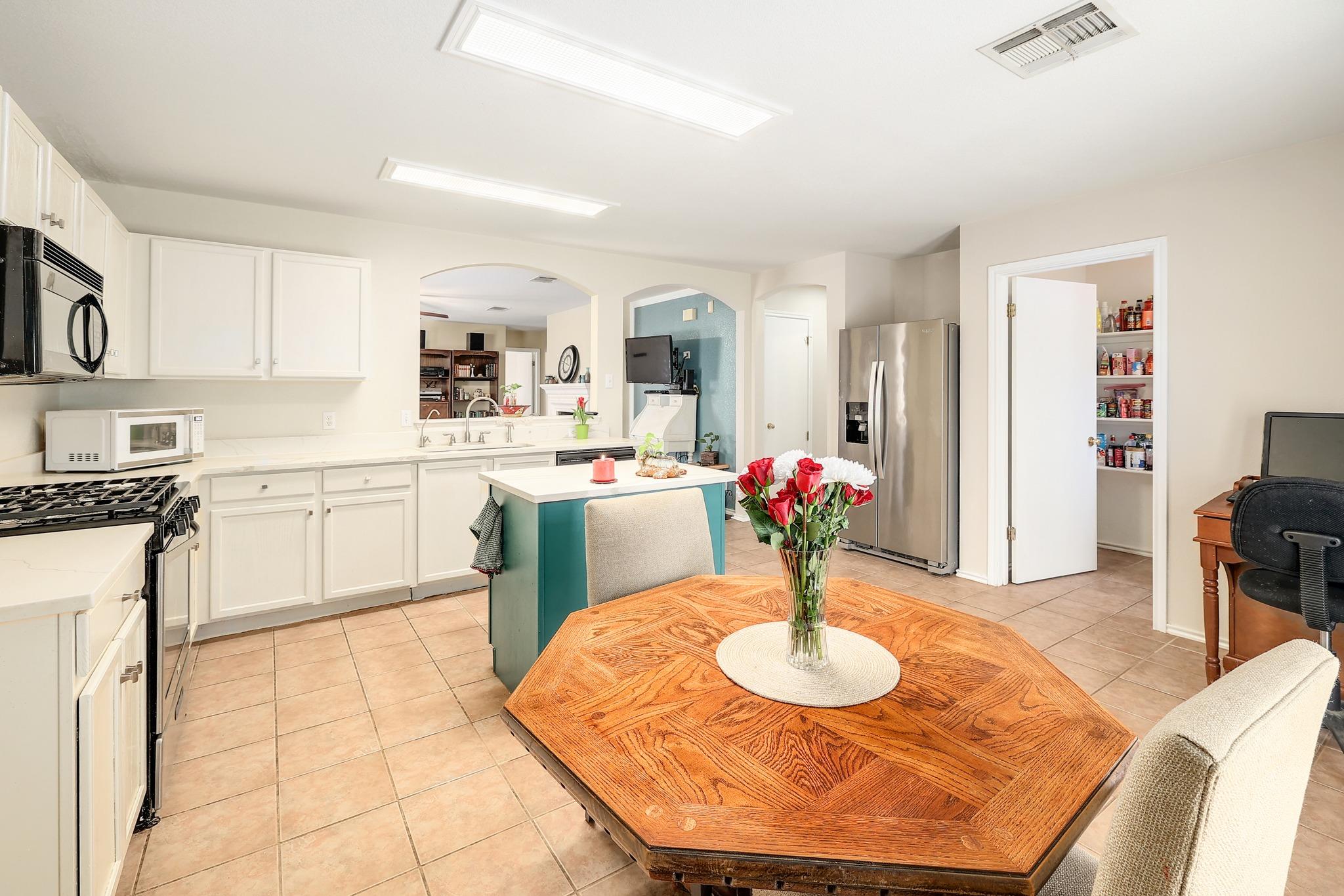 3708 Julianas Way, Round Rock, TX 78665