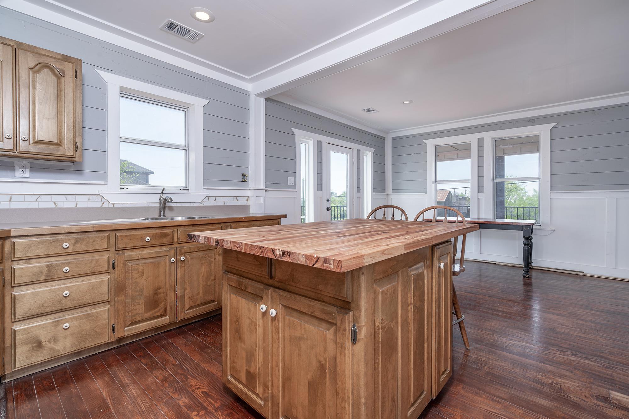 300-A Herrin St, Coupland, TX 78615