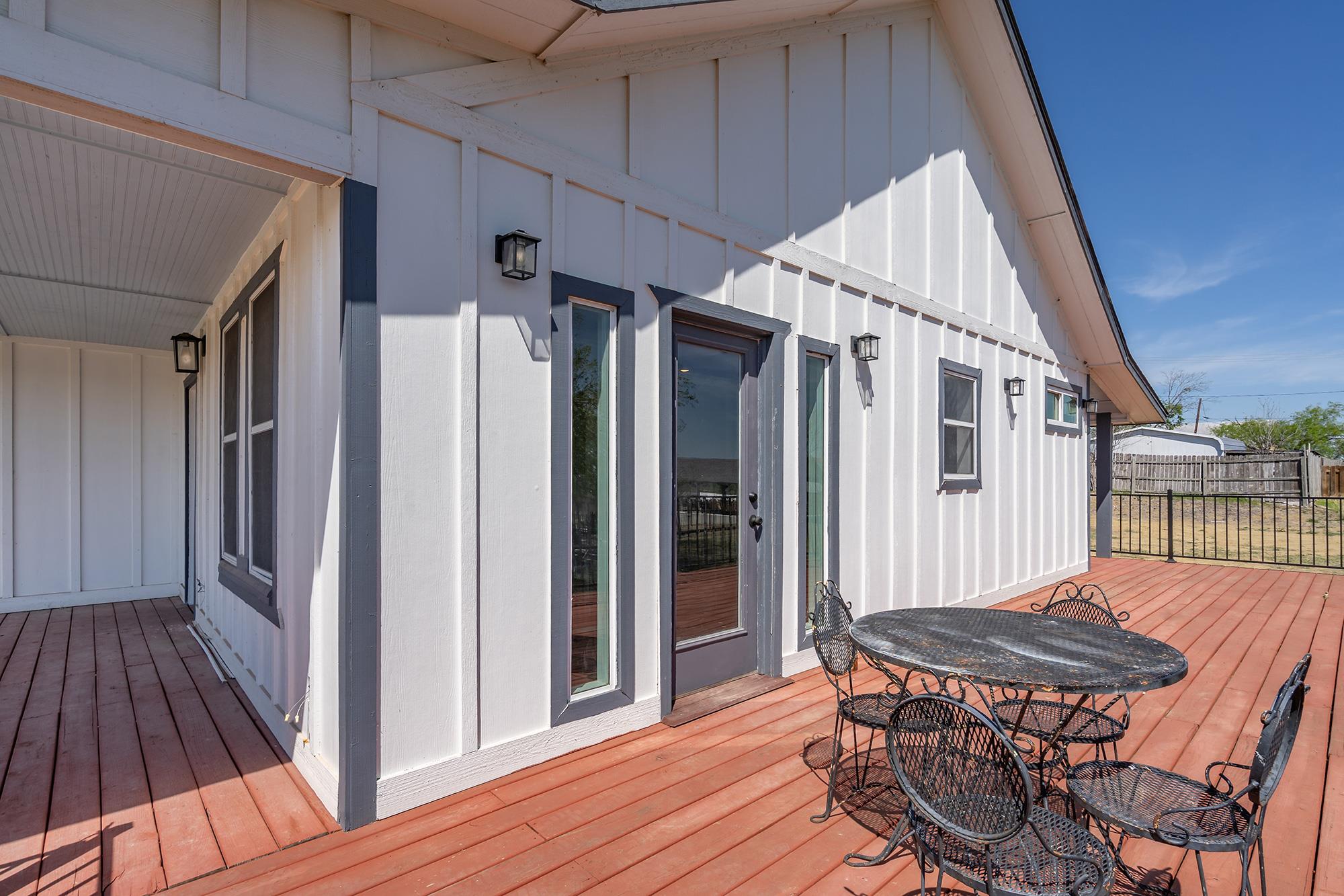 300-A Herrin St, Coupland, TX 78615