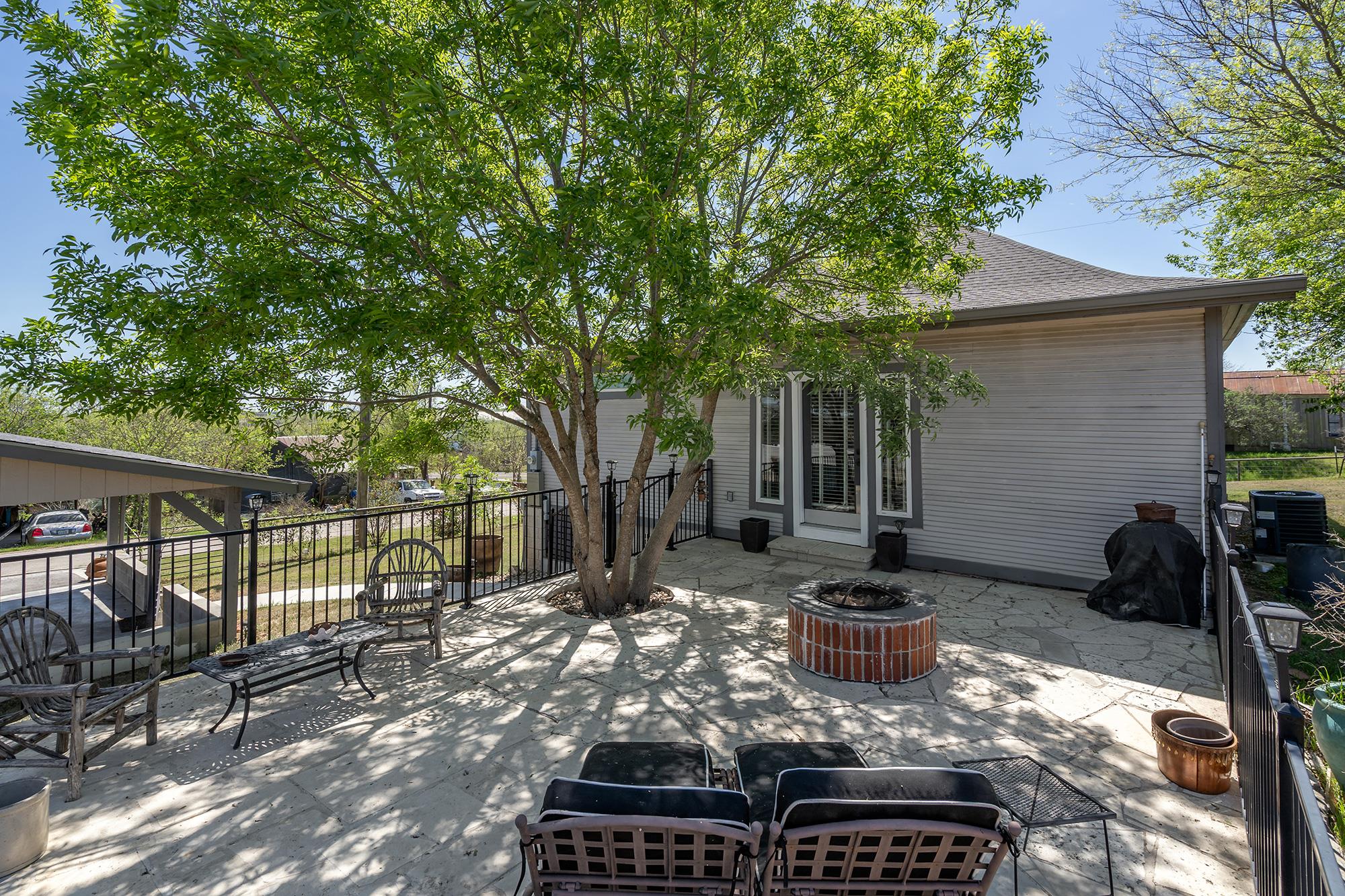 300-A Herrin St, Coupland, TX 78615