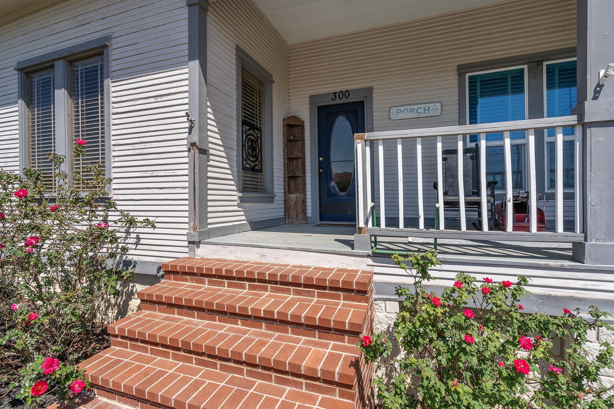 300-A Herrin St, Coupland, TX 78615