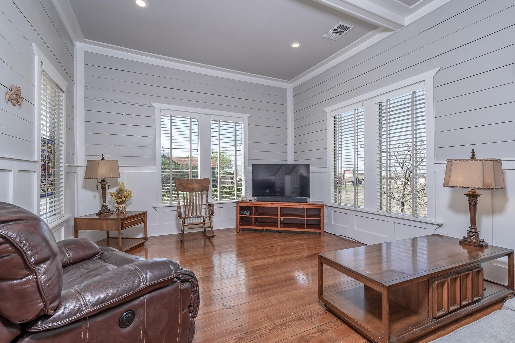 300-A Herrin St, Coupland, TX 78615