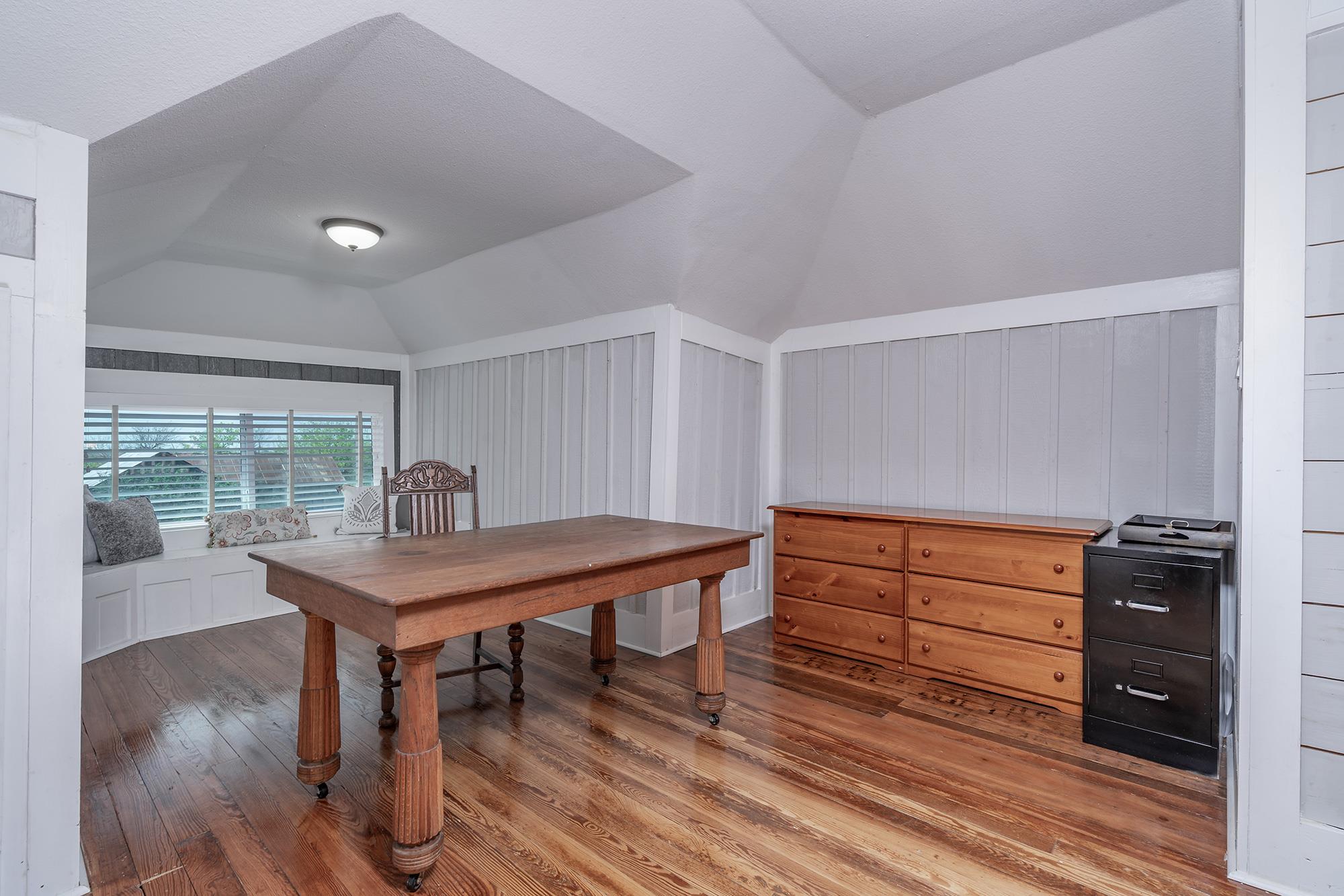 300-A Herrin St, Coupland, TX 78615