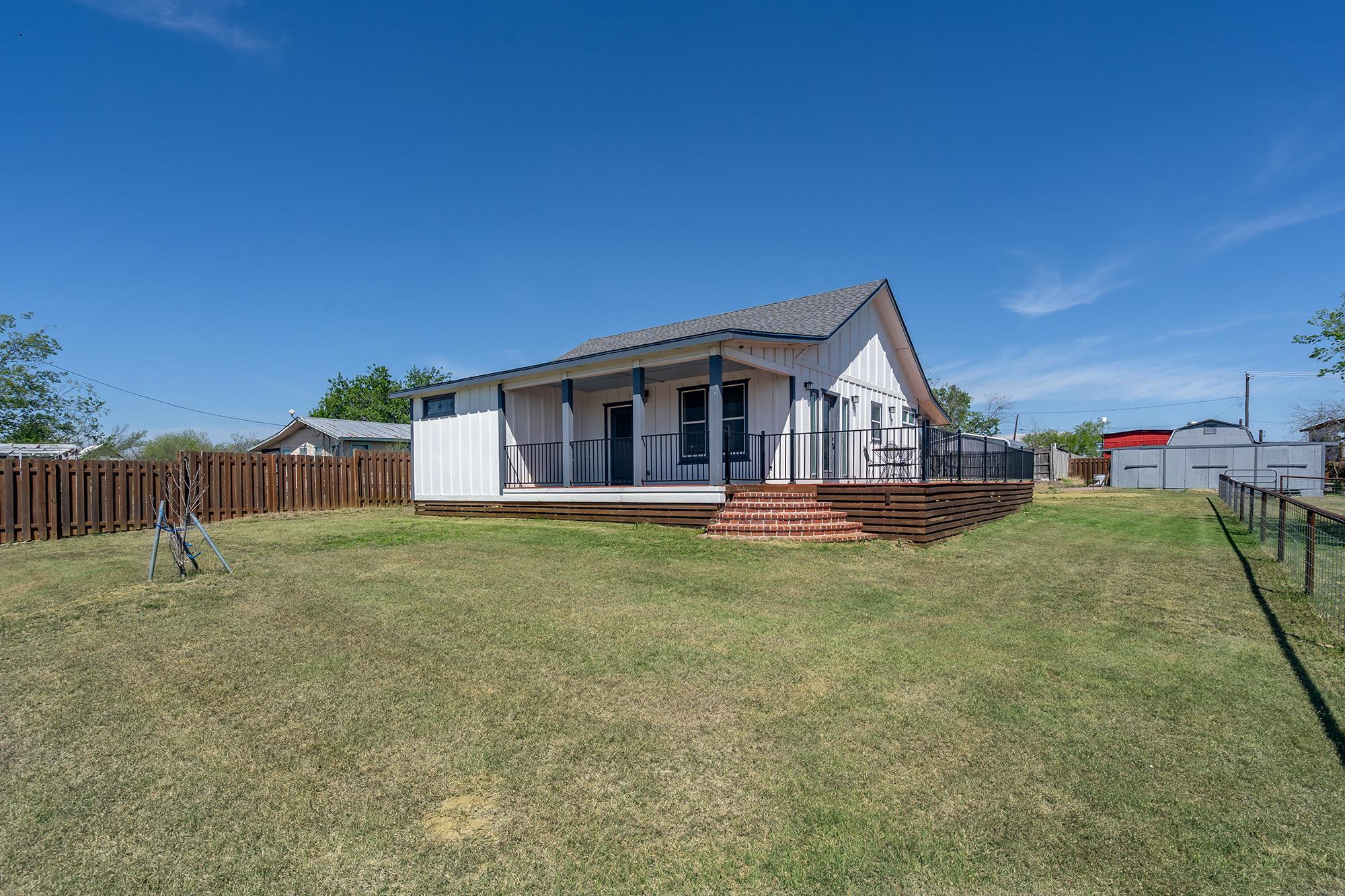 300-A Herrin St, Coupland, TX 78615