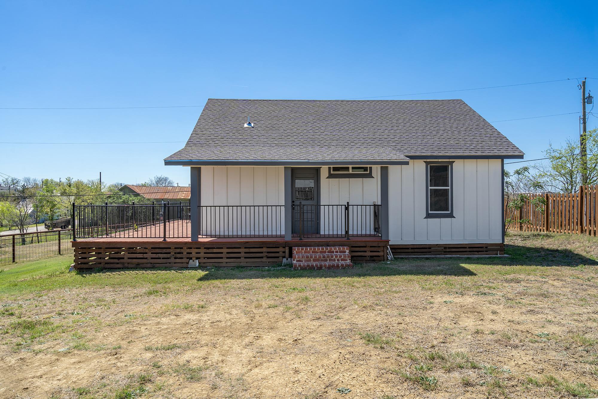 300-A Herrin St, Coupland, TX 78615