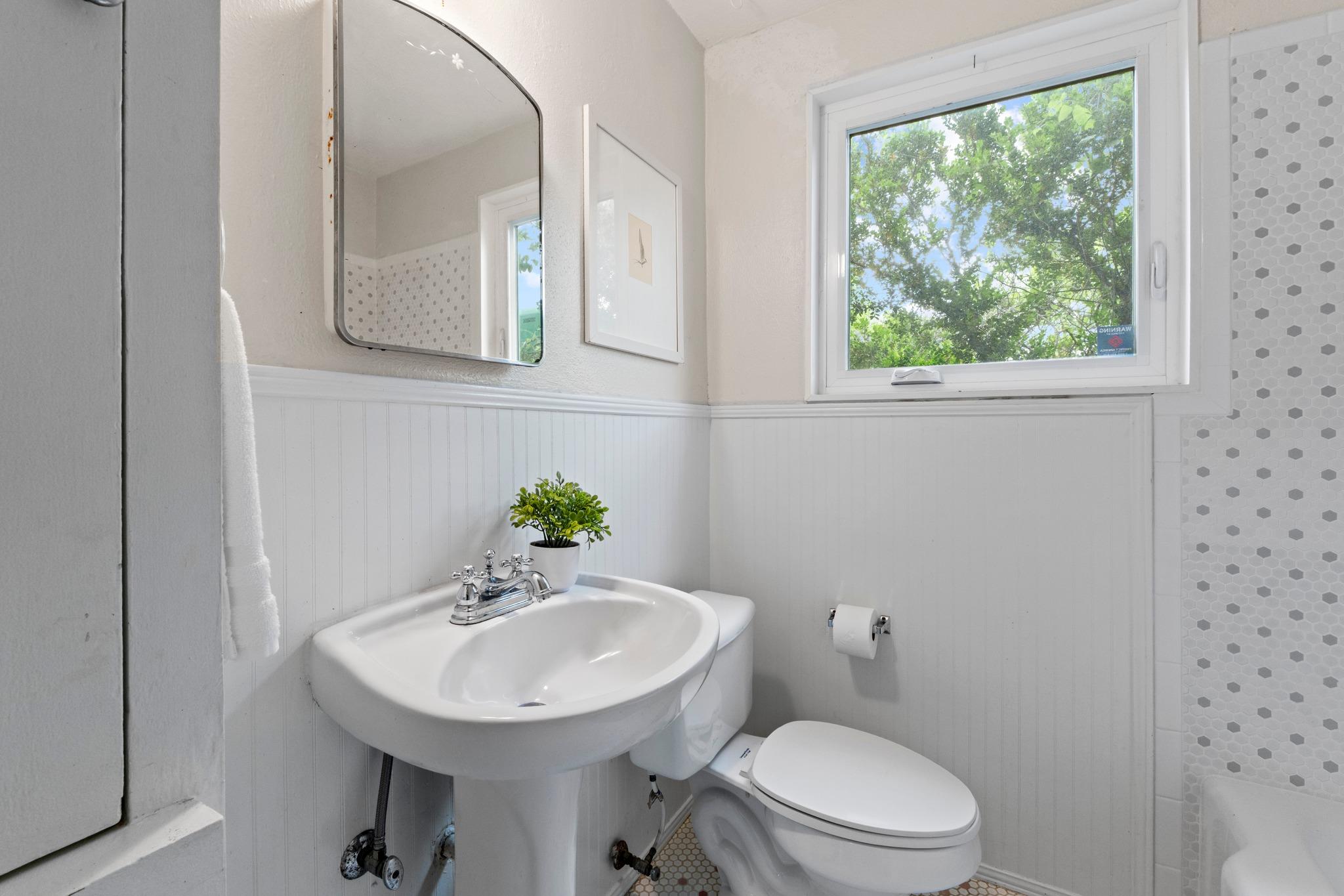 1727 38th 1/2 St, Austin, TX 78722