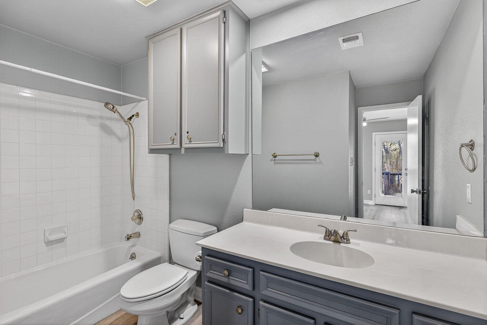 320 Twin Sails # 23, Horseshoe Bay, TX 78657