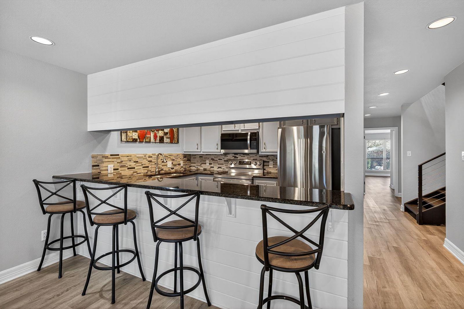 320 Twin Sails # 23, Horseshoe Bay, TX 78657