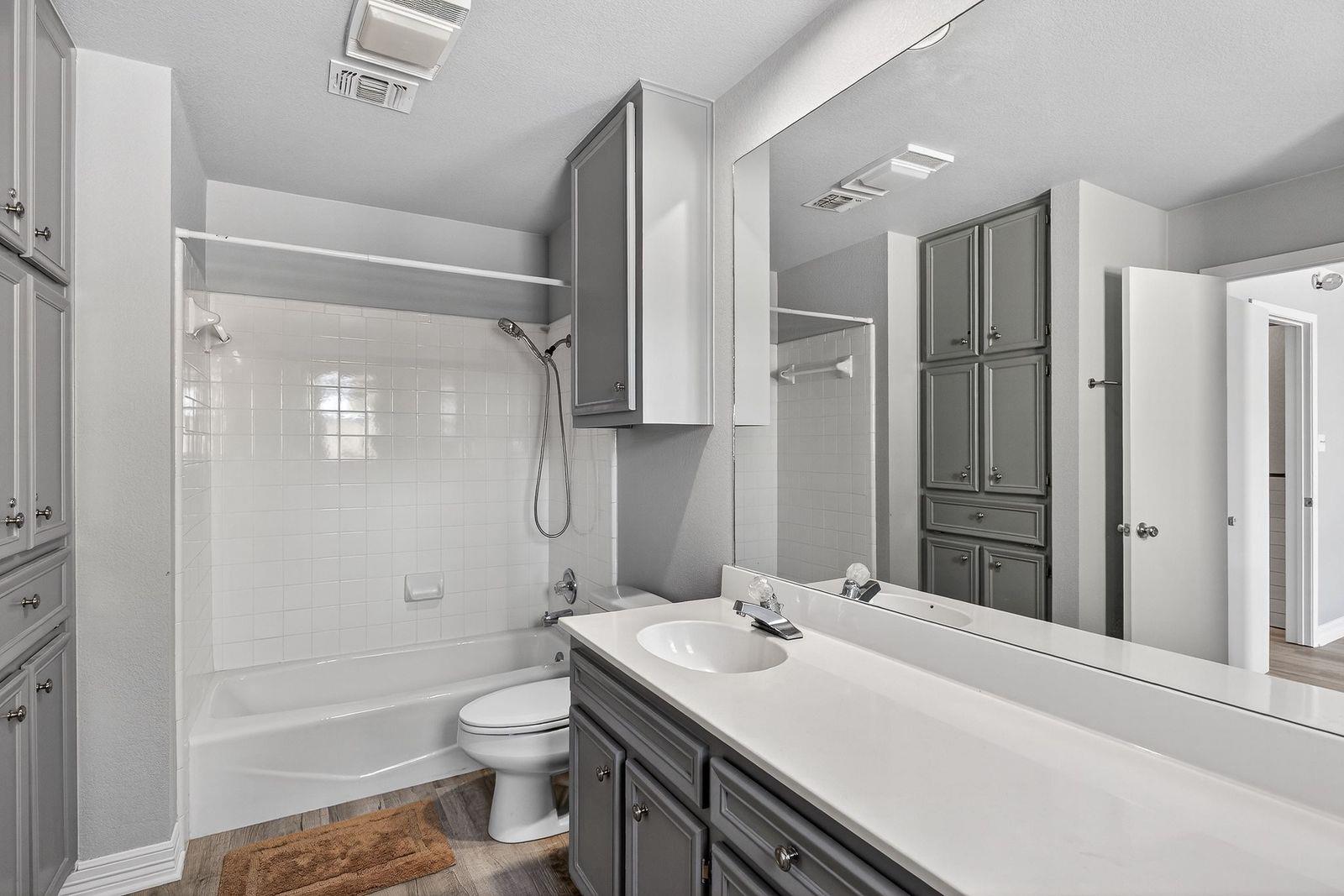 320 Twin Sails # 23, Horseshoe Bay, TX 78657