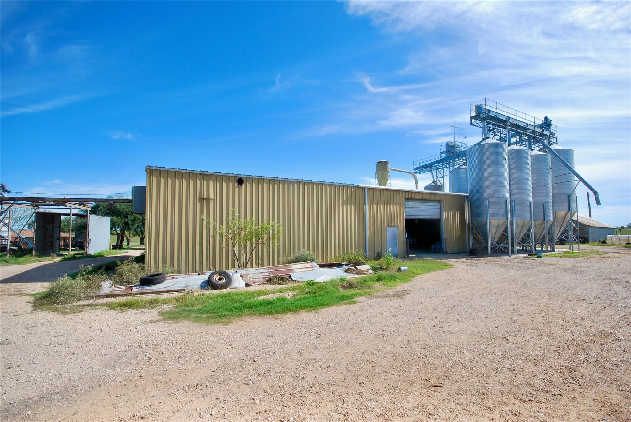 6022 Fm 532 Rd, Moulton, TX 77975