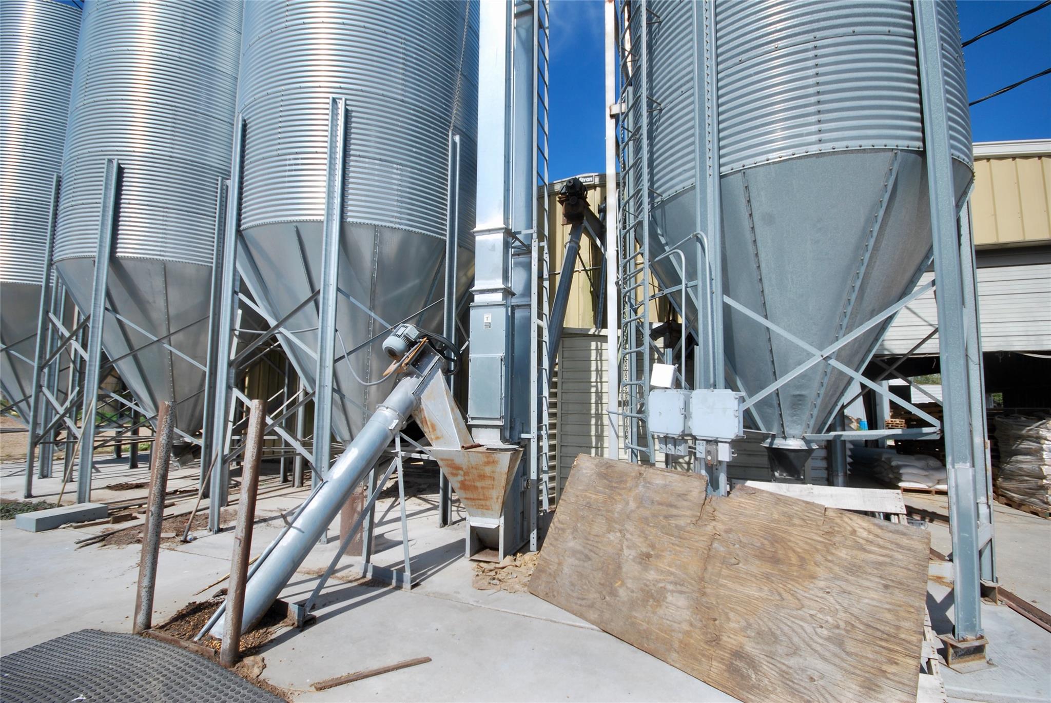 6022 Fm 532 Rd, Moulton, TX 77975