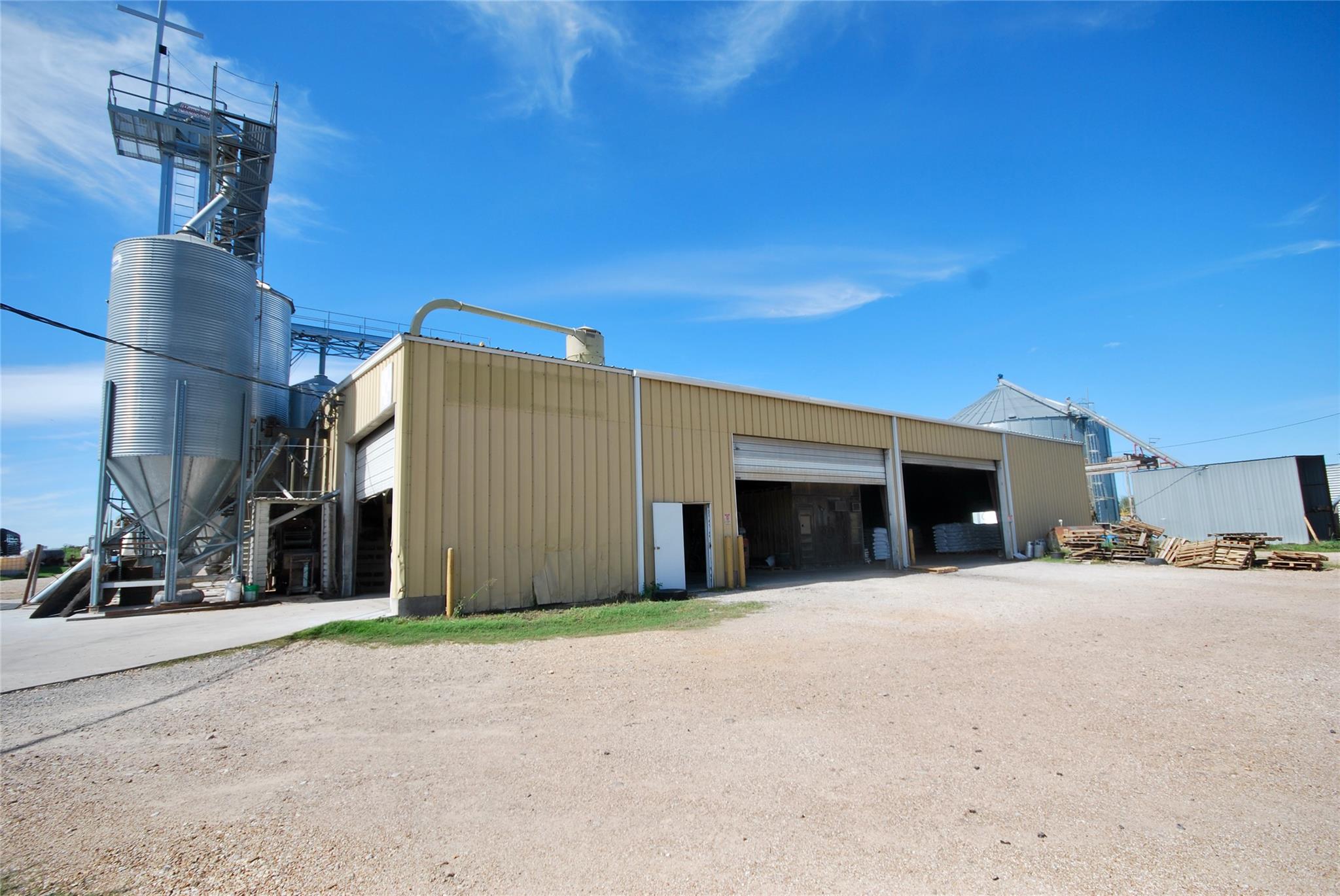 6022 Fm 532 Rd, Moulton, TX 77975