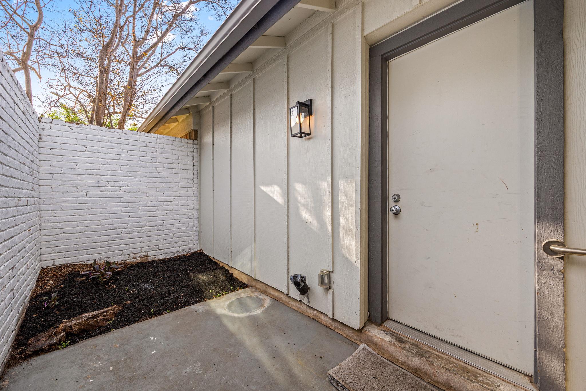 9445 Singing Quail Dr, Austin, TX 78758