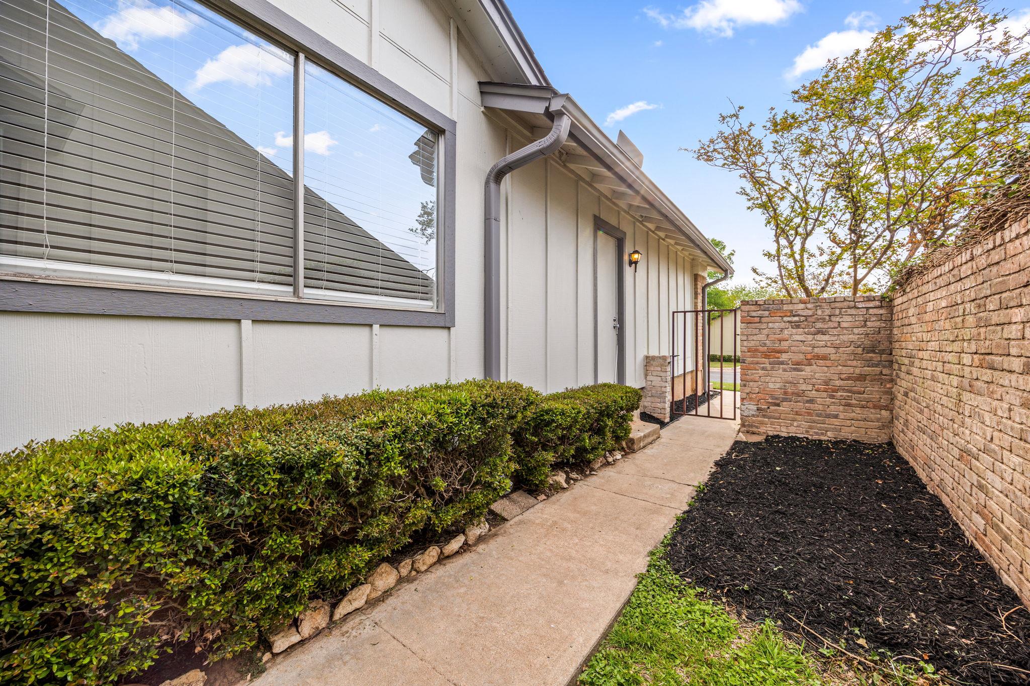 9445 Singing Quail Dr, Austin, TX 78758