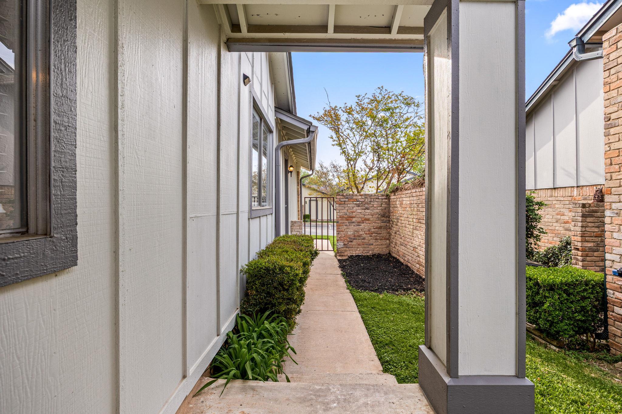 9445 Singing Quail Dr, Austin, TX 78758