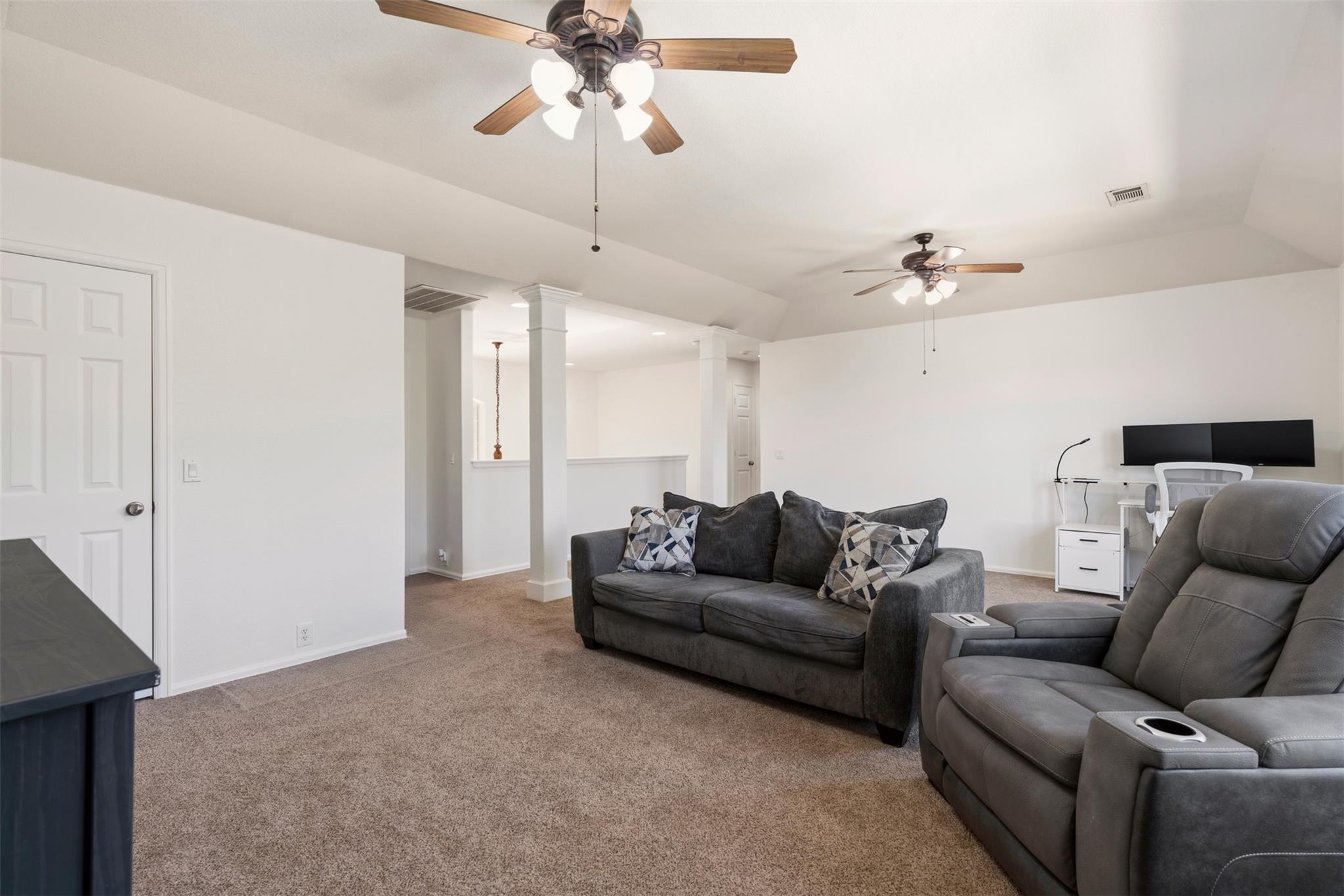 228 Hoot Owl Ln N, Leander, TX 78641